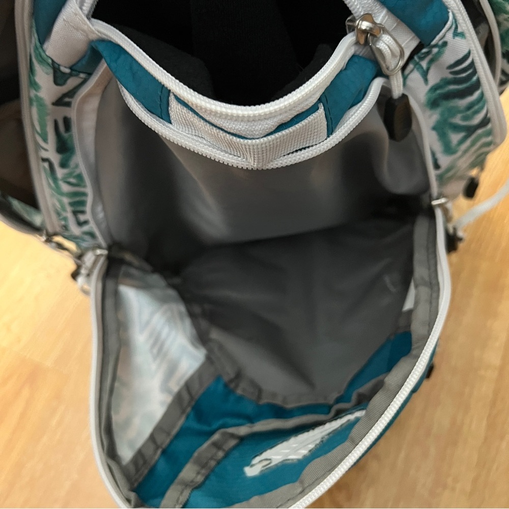 High Sierra laptop backpack ! Used to trips before but plenty of use left ! - Picture 4 of 7
